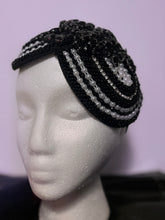 Load image into Gallery viewer, Midnight Pearl Elegance Fascinator